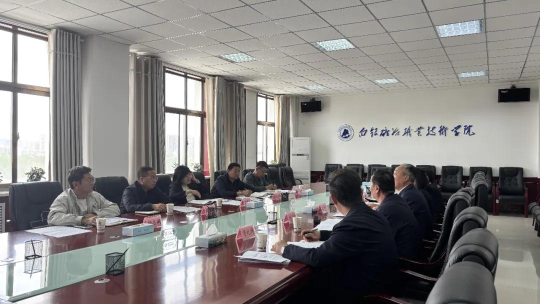 市人社局马军燕一行莅临我校调研指导工作